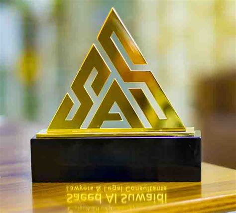 metal trophies fabrication factory in dubai|crystal trophies and awards.